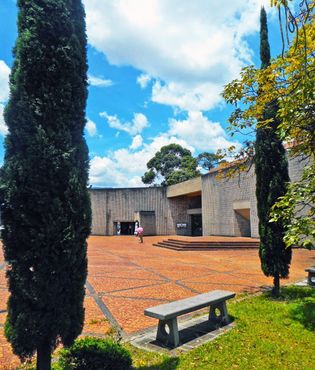 Церковь на кладбище «Сады Монтесакро»