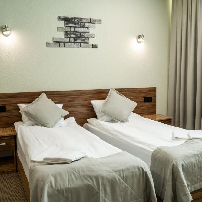 Отели 1-2*, Гостевые домики, Отели 3*, Отели 4*