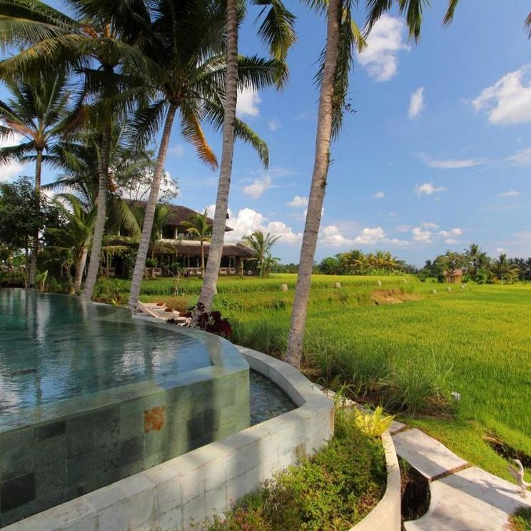 Отели 4*, Бутик-отели, Отели 5*, Виллы, Глэмпинги, Яхты