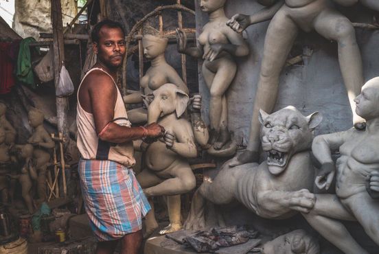 Ганешские грязевые статуи, сделанные в гончарном квартале Кумартули