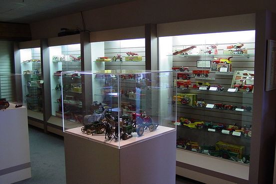 Экспонаты в Национальном музее фермерских игрушек