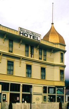 Отель "Голден Норт" после ремонта в 1997 году
