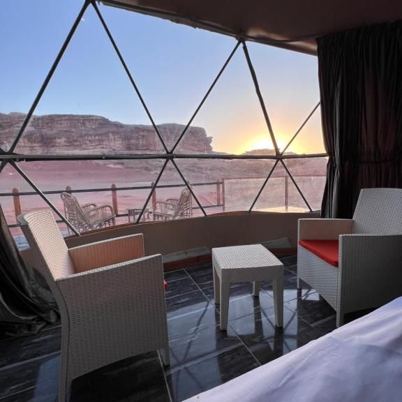 Отели 3*, Отели 5*, Глэмпинги