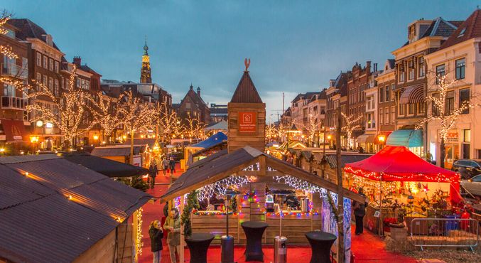 Плавучий рождественский рынок в Лейдене