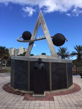 Памятник программе «Аполлон»
