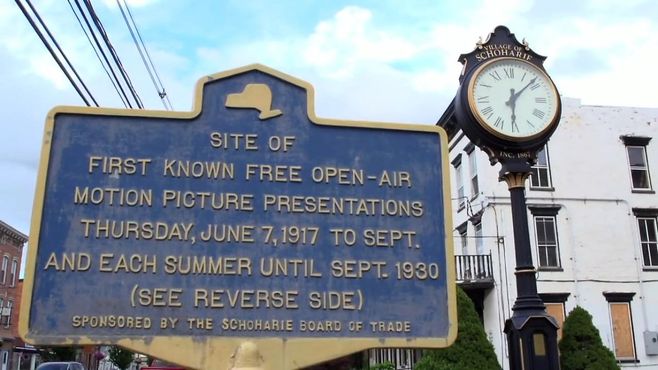 Памятная доска на Мейн-стрит