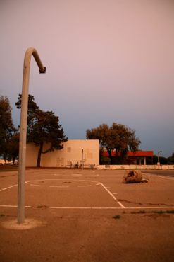 Заброшенная баскетбольная площадка