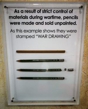 Выставка шпионских карандашей