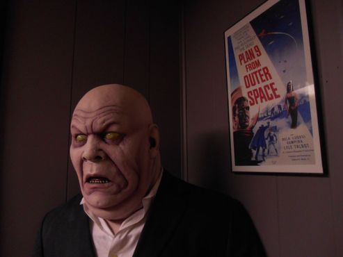 Фигура Тора Джонсона из фильма «План 9 из открытого космоса»