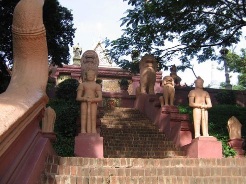 Лестница к храму Ват Пном