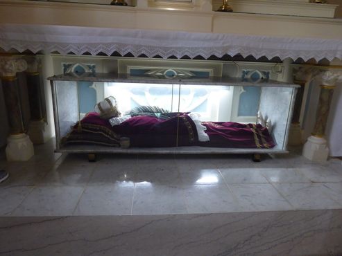 Святой Магнус в стеклянном гробу