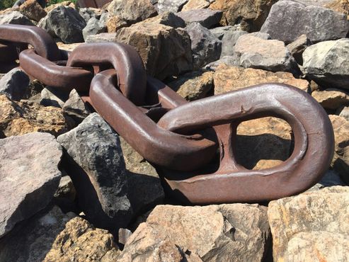 Ковш «Биг-Маски» и гигантская цепь