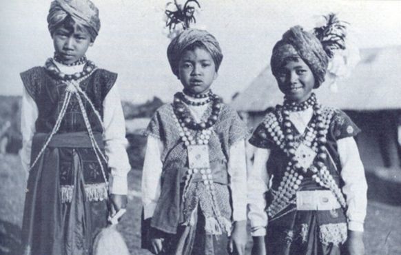 Дети племени Хаси.