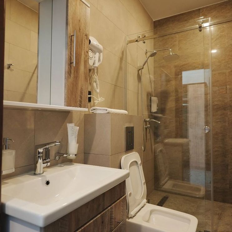 Отели 1-2*, Отели 3*, Бутик-отели, Глэмпинги, Коттеджи