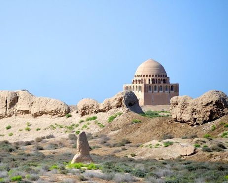 Руины мавзолея султана Санджара, построенного в 1157 году