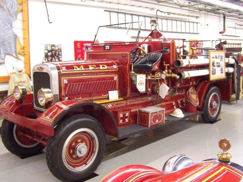 Переднеприводная пожарная машина, собранная в 1932 году в мастерских Пожарного департамента Миннеаполиса