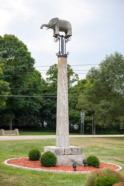 Памятник первому цирковому слону Америки