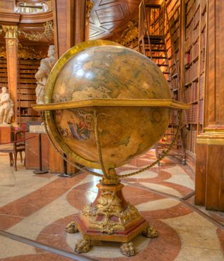 Глобус в библиотеке