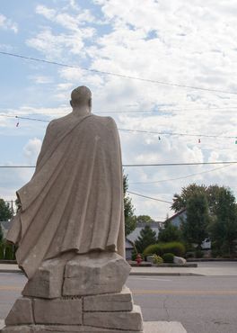 Статуя Джо Палуки
