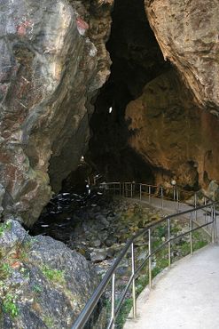 Вход в пещеру Неттл