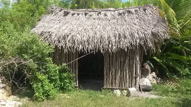 Современная постройка майя с соломенной крышей в соседнем Сан-Лоренцо. Дома простого народа в Куэйо были бы похожи на этот.