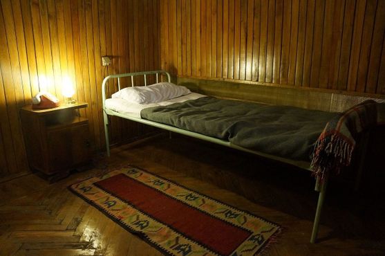 Кровать в отдельной бункерной комнате министра внутренних дел