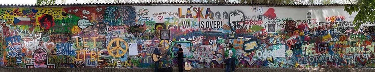 Панорама стены Леннона