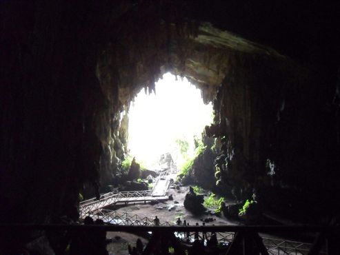 Вид из глубины пещеры
