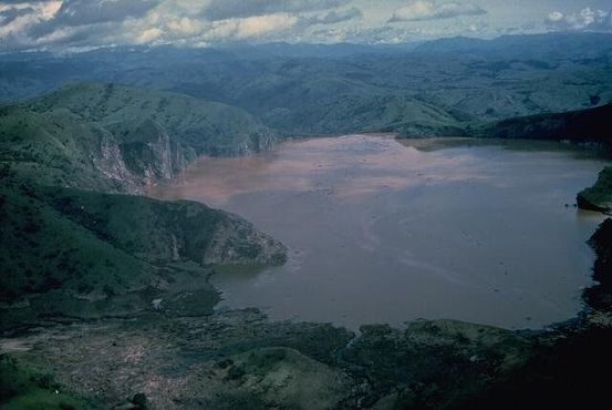 Фотография озера Ньос в 1986 году