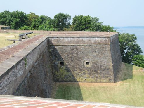 Стена форта