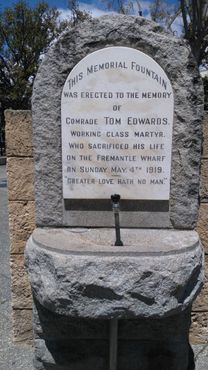 Мемориальный фонтан Тома Эдвардса