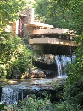 «Дом над водопадом»