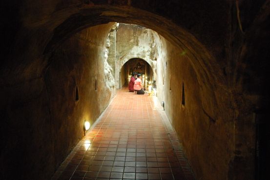 Один из алтарей в туннелях