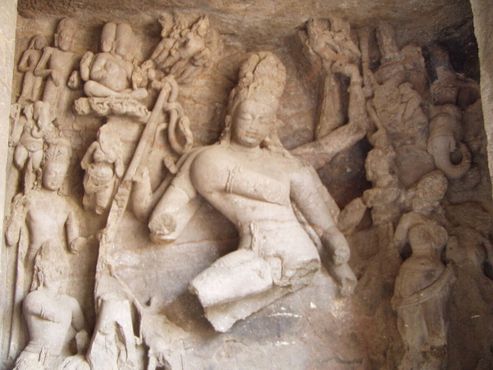 Панно с Натараджей в главной пещере Элефанты