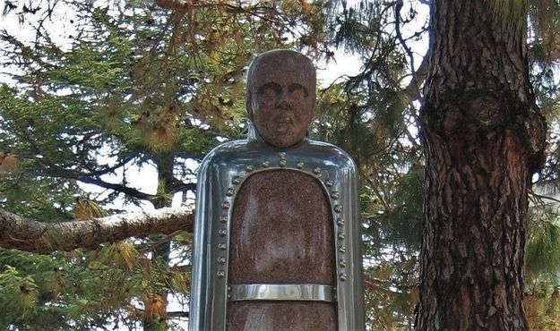 Памятник Луи Пастеру