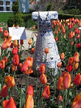 Голландская статуя в садах на острове Уиндмилл