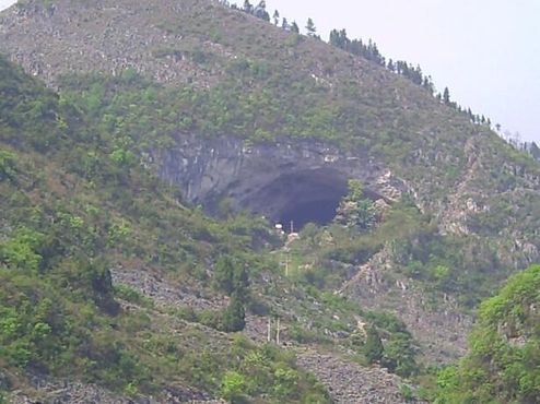 Пещера в горах провинции Гуйчжоу