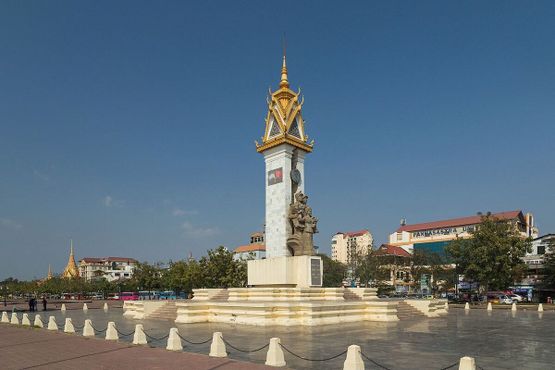 Монумент Дружбы народов Камбоджи и Вьетнама