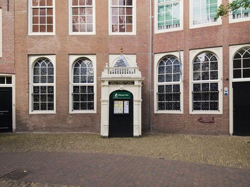 Вход в часовню