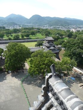 Вид на Кумамото с верхнего этажа замка