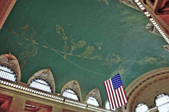 Центральный вокзал Нью-Йорка, отреставрированный потолок