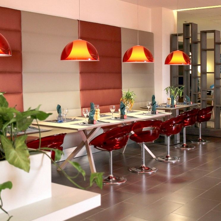 Отели 4*, Палатки