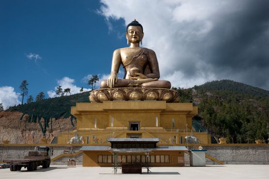 Вид на статую Будды Дорденмы