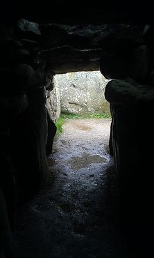 Вид изнутри гробницы