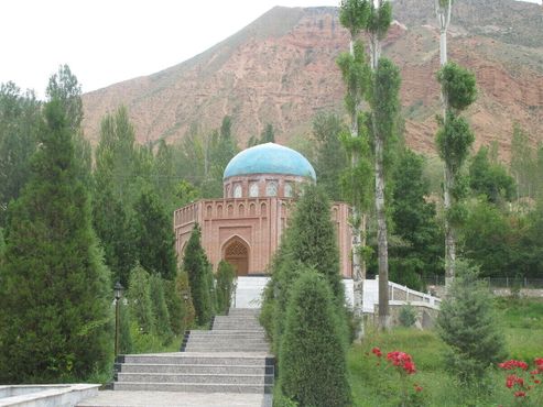 Мавзолей Рудаки в таджикистанском Панджруде, Согдийский вилоят. 27 июня 2016 года