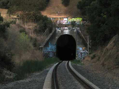 Железнодорожный туннель под "Тайной тропой"