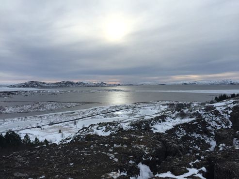Вид с Тингвелдлира на самое большое озеро Исландии, Тингвадлаватн