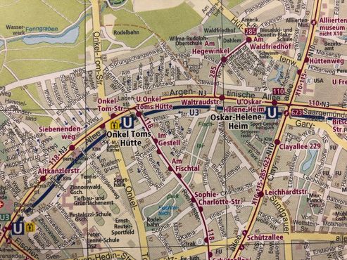 На картах берлинского общественного транспорта, подобных этой, станция Onkel Toms hütte изображена в конце линии U3