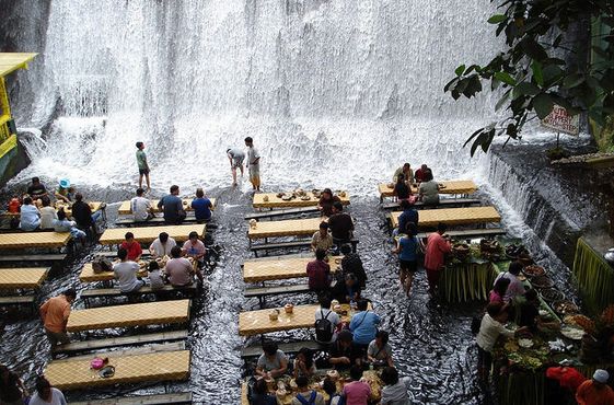 Ресторан-водопад