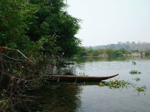Лодка на реке Срепок во Вьетнаме